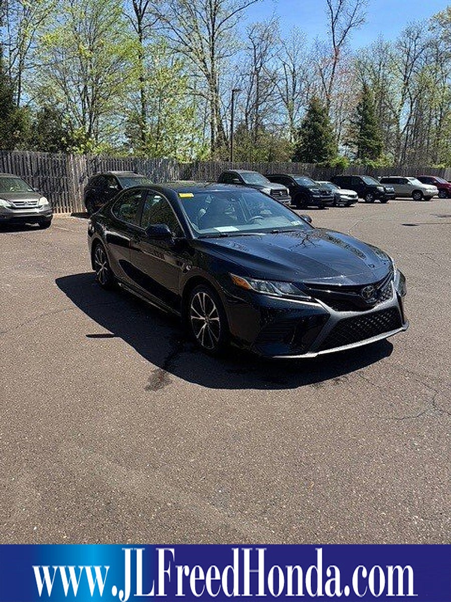 2020 Toyota Camry SE